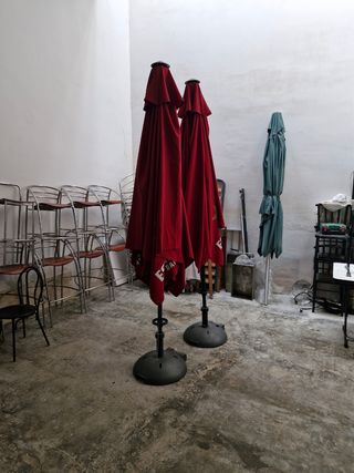 Parasoles terraza Estrella Damm