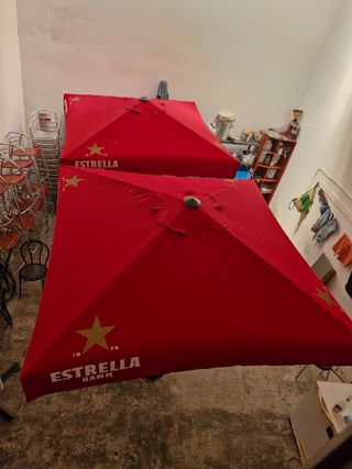 Parasoles terraza Estrella Damm