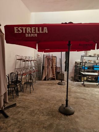 Parasoles terraza Estrella Damm