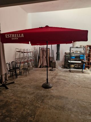 Parasoles terraza Estrella Damm