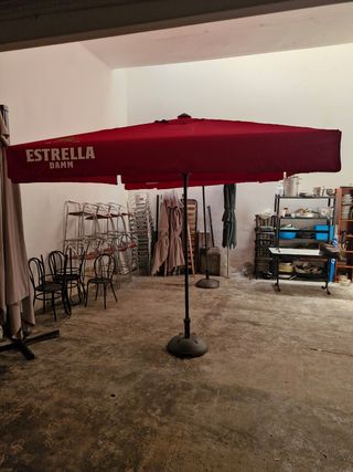 Parasoles terraza Estrella Damm