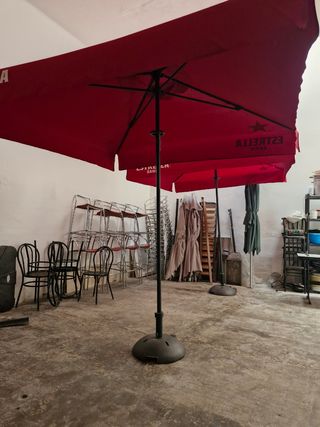 Parasoles terraza Estrella Damm