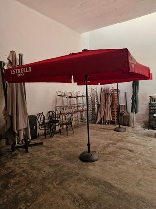 Parasoles terraza Estrella Damm