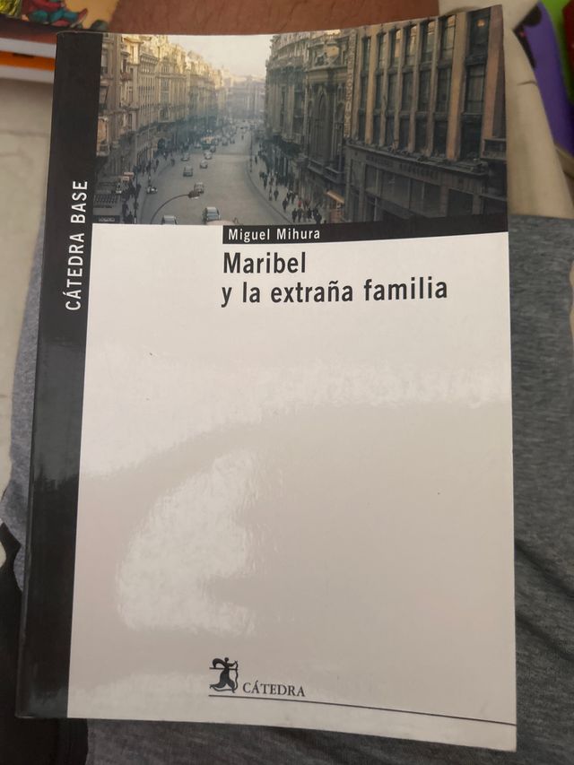 Maribel y la extraña familia (Spanish Edition)