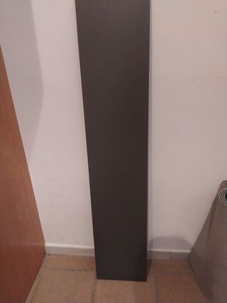 Estantería gris oscuro para colgar en pared