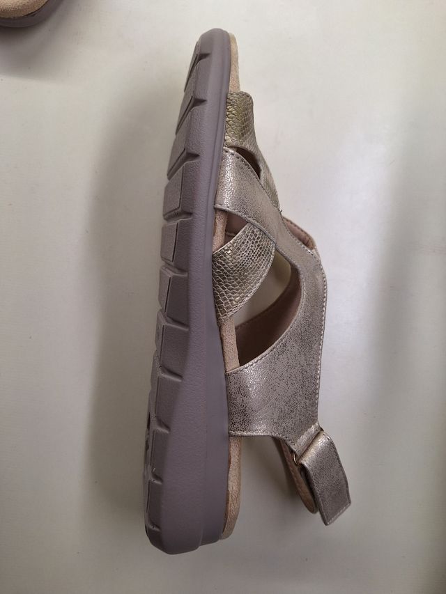 Sandalias Vatinelli dorado