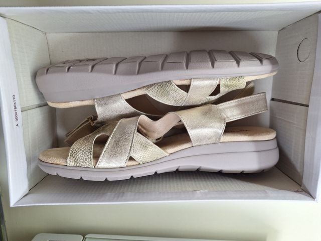 Sandalias Vatinelli dorado