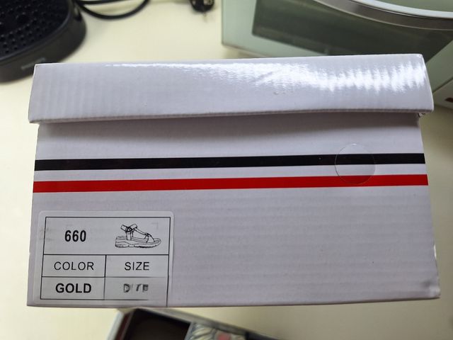 Sandalias Vatinelli dorado