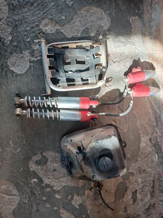 Amortiguadores y depósito gasolina quad 125