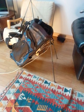 Bolsa golf Callaway + palos Inesis 
Negociable