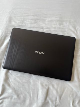 Portátil Asus Vivobook dorado y negro AMD A9