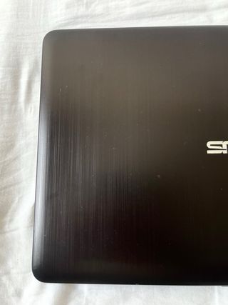 Portátil Asus Vivobook dorado y negro AMD A9