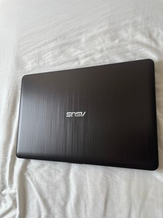 Portátil Asus Vivobook dorado y negro AMD A9