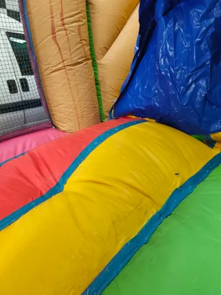 Hinchable de salto con tobogán