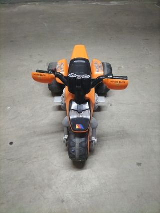 Triciclo eléctrico Molto infantil