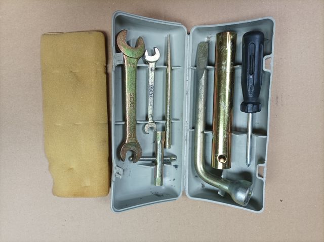 Kit herramientas Seat original