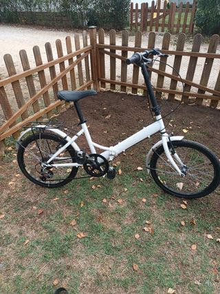 Bicicleta plegable blanca