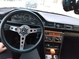 Mercedes-Benz 300d w124 histórico