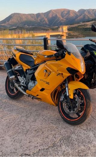 se cambia Hyosung GT650R - Moto deportiva