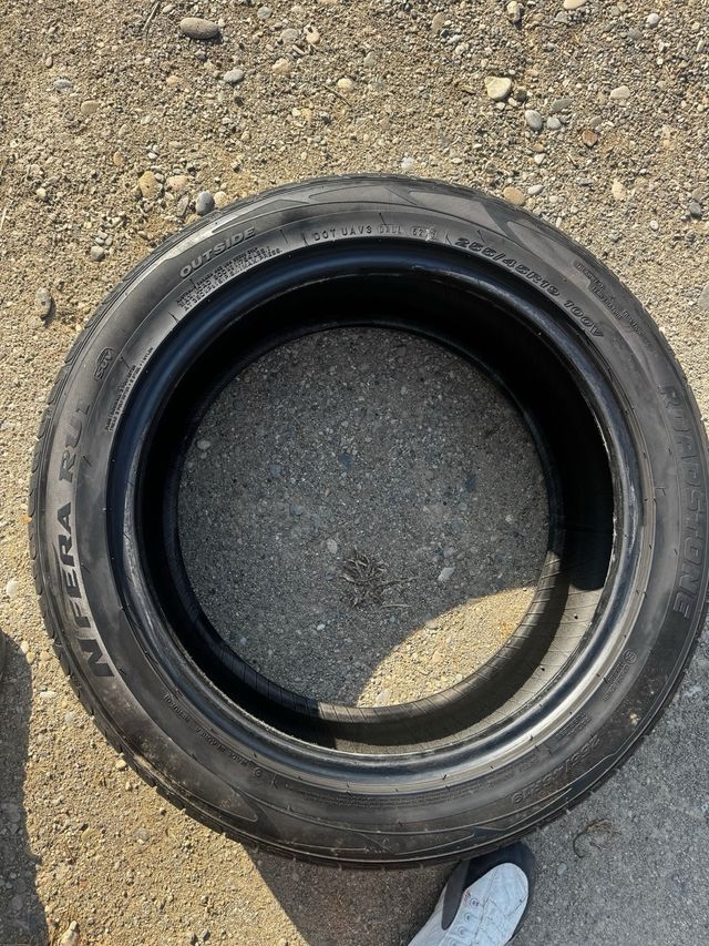 Neumático 255/45 R19 100V