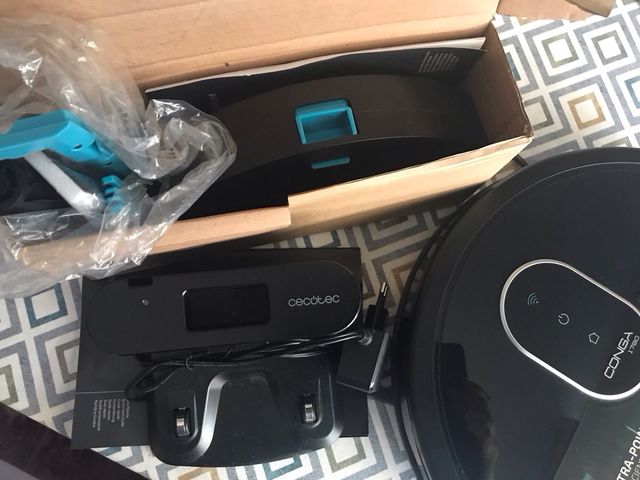 Robot aspirador Conga 1790
barre y friega con agua