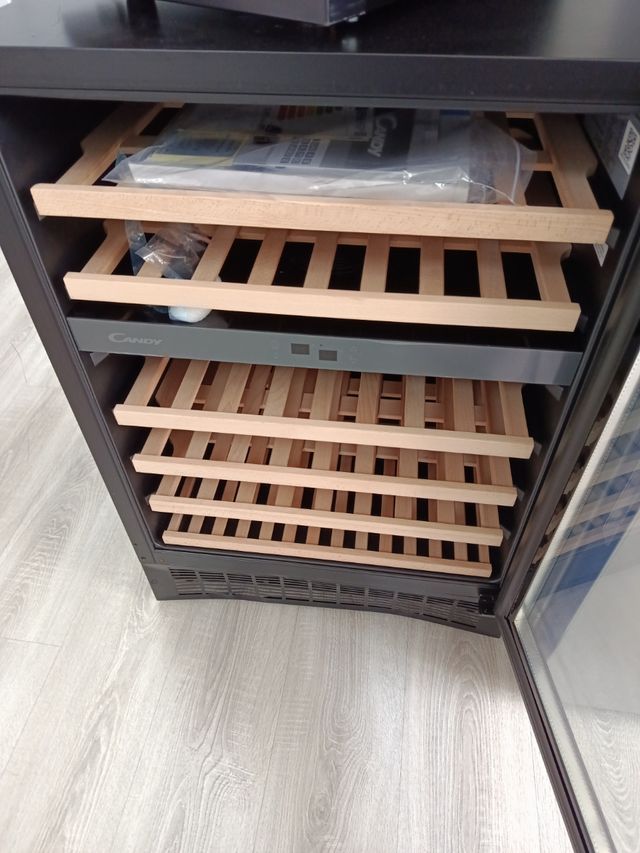 Vinoteca Candy RFV200II - 300€
