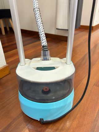 Plancha vapor vertical. Regulable en altura