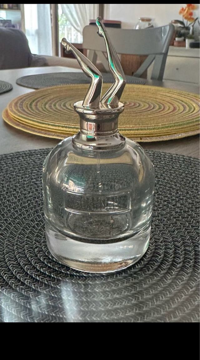 Perfume Scandal - frasco elegante