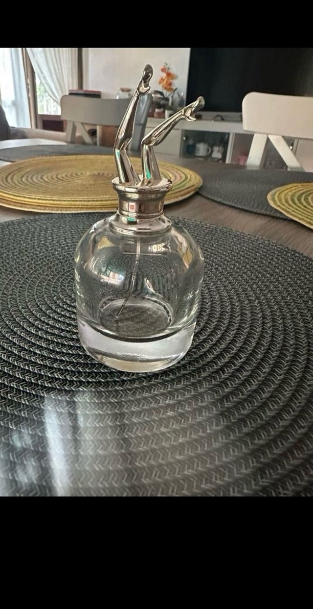 Perfume Scandal - frasco elegante