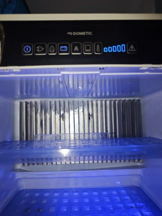 Nevera Dometic trivalente Modelo: RDM8505