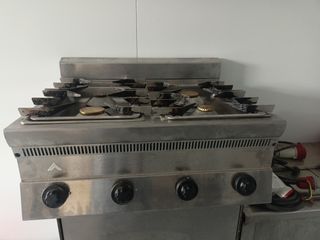 Cocina industrial 4 fuegos medidas de 800*650