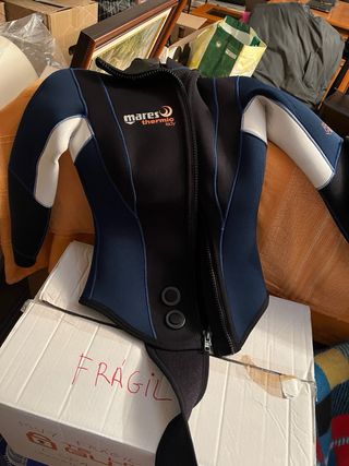 Traje neopreno Mares, talla S, mujer. Excelente.