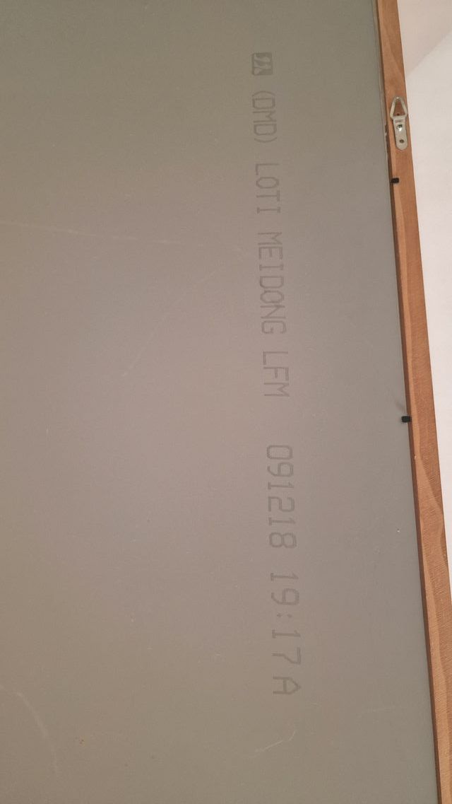 Specchio IKEA RAM marrone in legno.