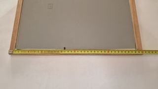 Specchio IKEA RAM marrone in legno.