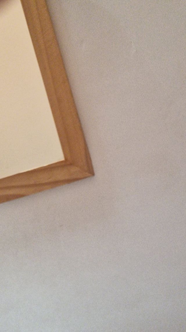 Specchio IKEA RAM marrone in legno.