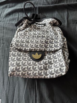 Mochila Pequeña Adidas Blanco y Negro