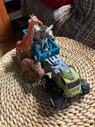 Camión Monster + 4 animales
