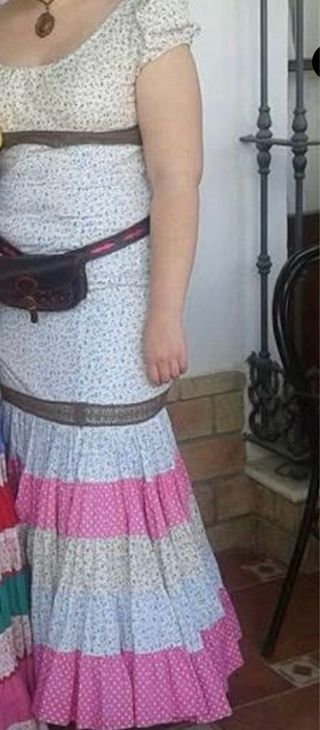 Traje flamenca canastero.
