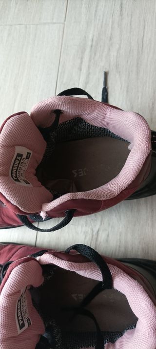Botas montaña rojas