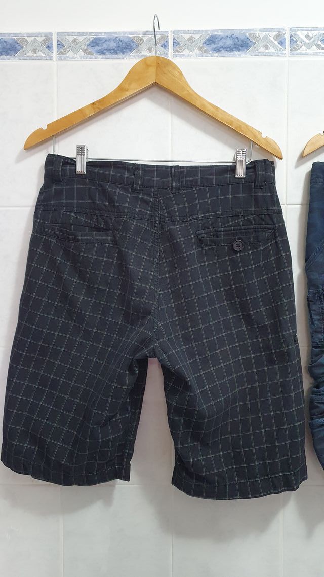 Due pantaloncini bermuda come nuovi