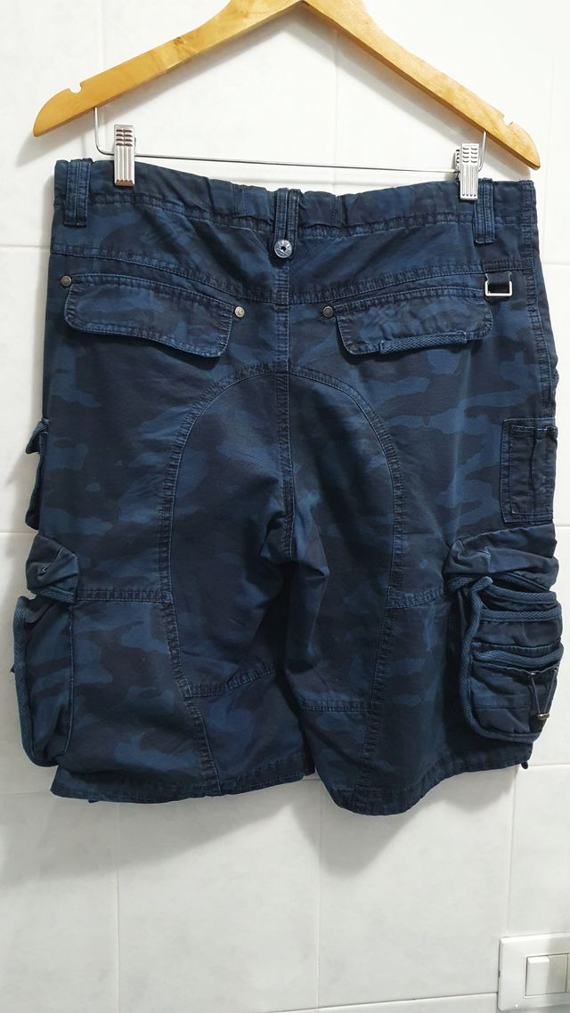 Due pantaloncini bermuda come nuovi