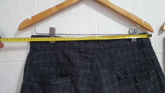 Due pantaloncini bermuda come nuovi