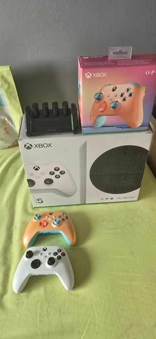 Xbox Series S + 2 mandos