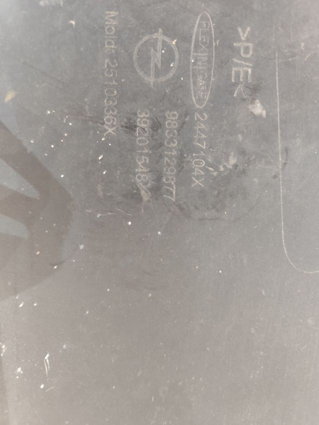 Paragolpes Opel Vivaro delantero superior original