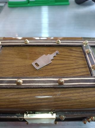 Joyero musical 
antiguo madera dorado