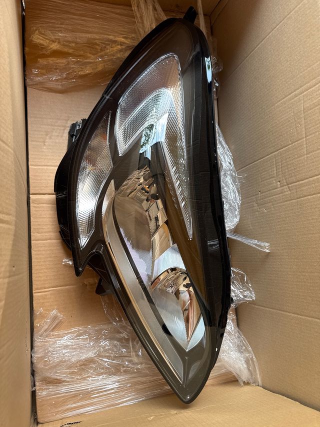 Faro Opel Corsa E (X15)