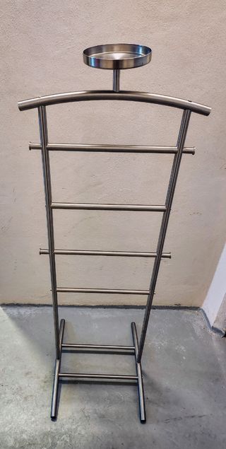 Perchero metálico plateado