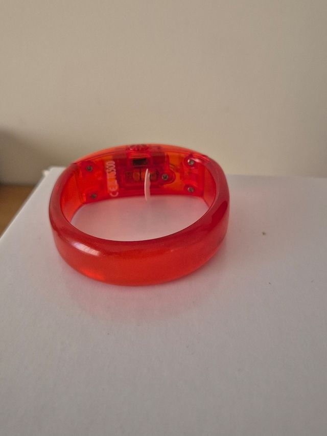 Braccialetto LED Oregon Scientific rosso.