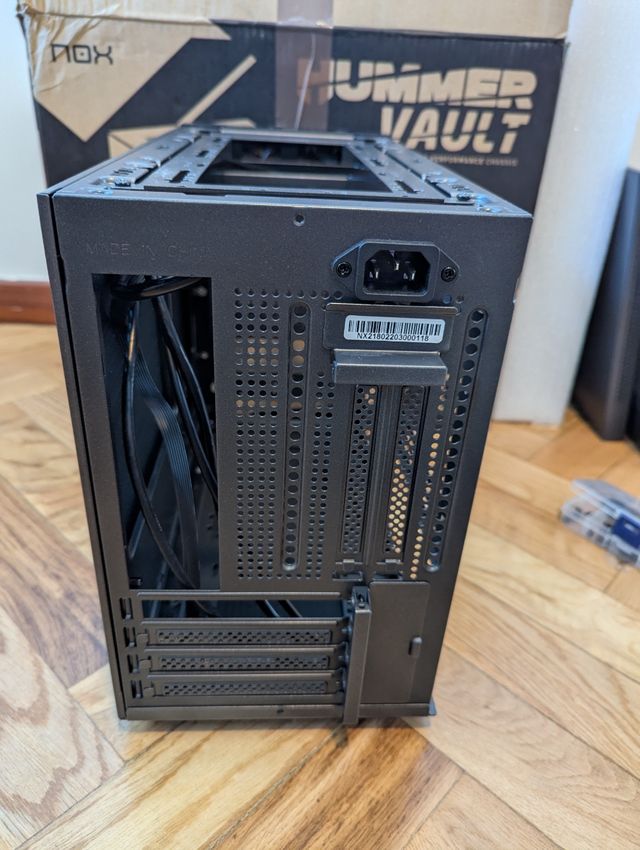 Nox Hummer Vault (SAMA IM01) - Caja PC