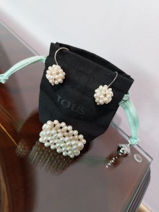 Conjunto de pendientes y anillo de Perlas. 
